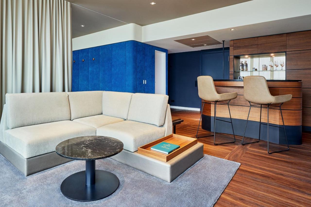Lake King Suite Balcony View
