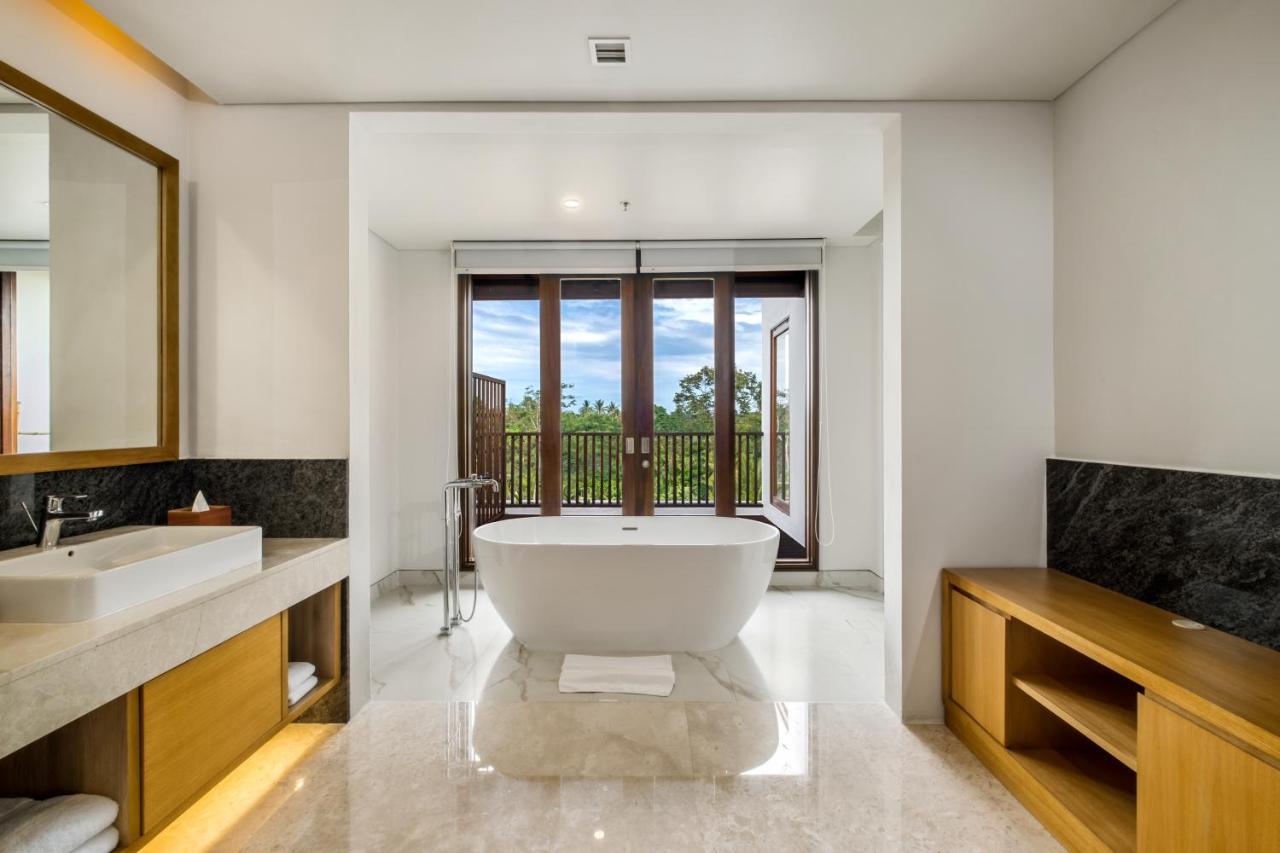 Puri Penthouse Penthouse 1 King Garden view Balcony Mini Bar Daily Shuttle to Monkey Forest Daily Yoga Bike to borrow Family Activity 24 Hour access to Motion Fitness Center