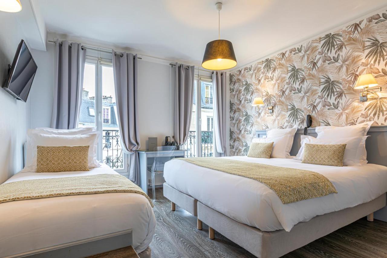 Triple Room Eiffel Tower View