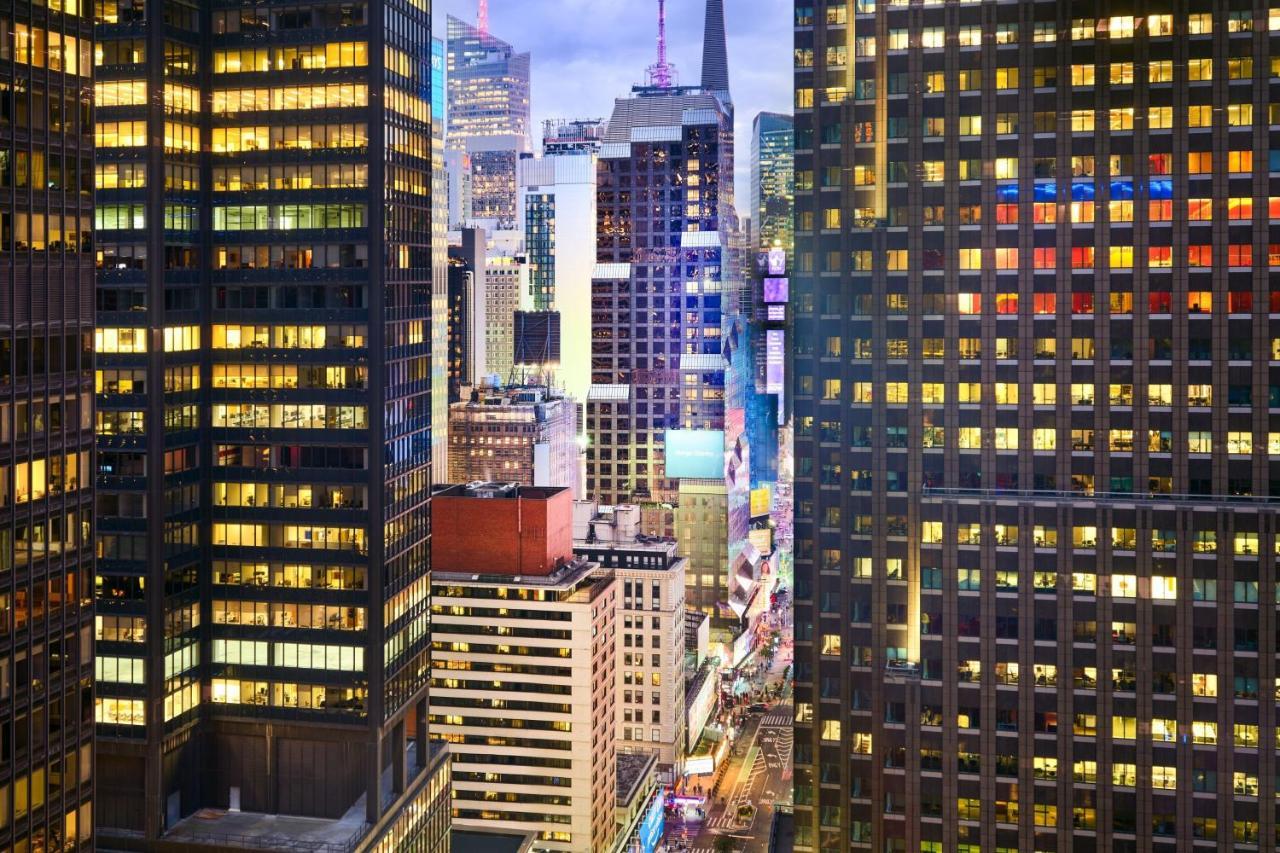 Corner King Room City View