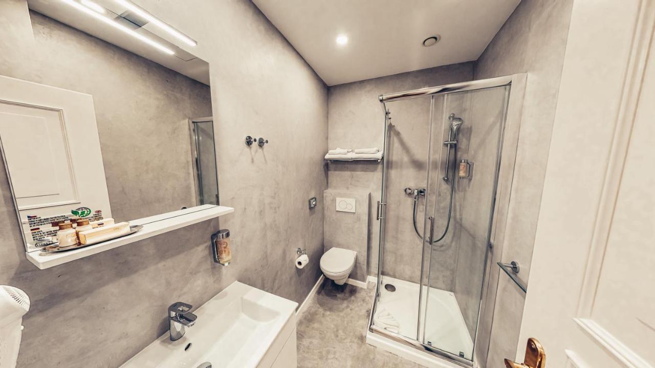 Deluxe Double or Twin Room Extra Bed,1404439331:JPEG