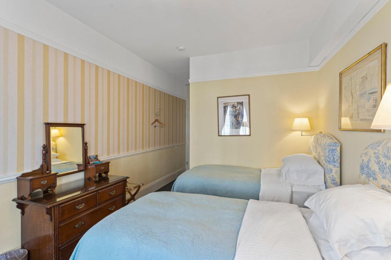 Standard Twin Room with Shared Bathroom,1390058246:JPEG