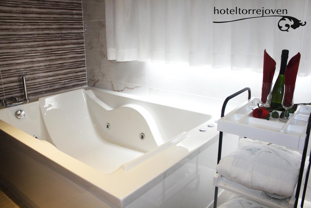 Queen Suite Spa Bath,139143510:JPEG