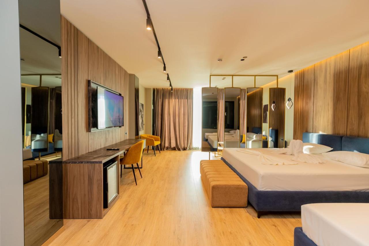 Deluxe Family Room