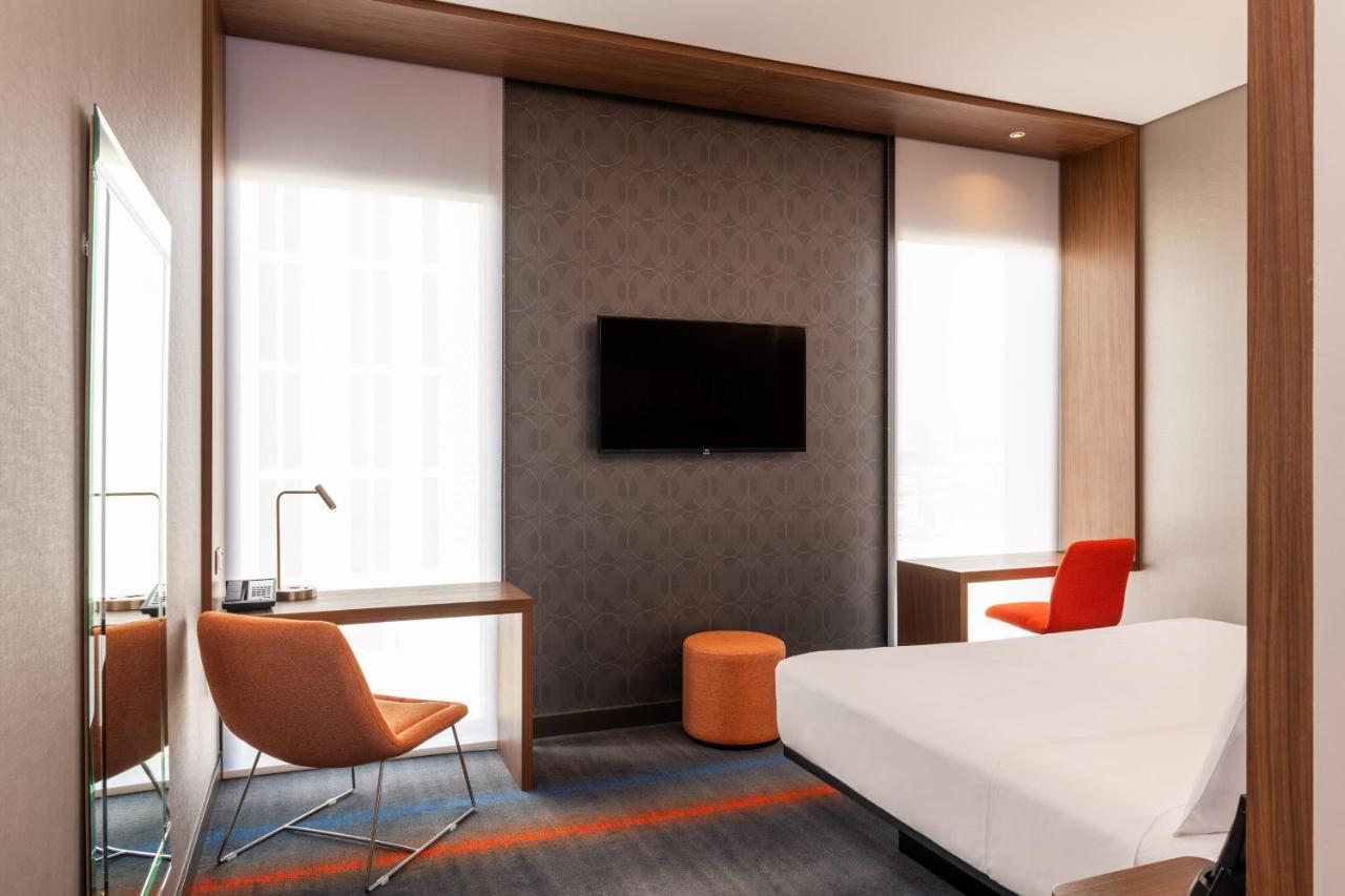 Aloft King Room Pool View High Floor
