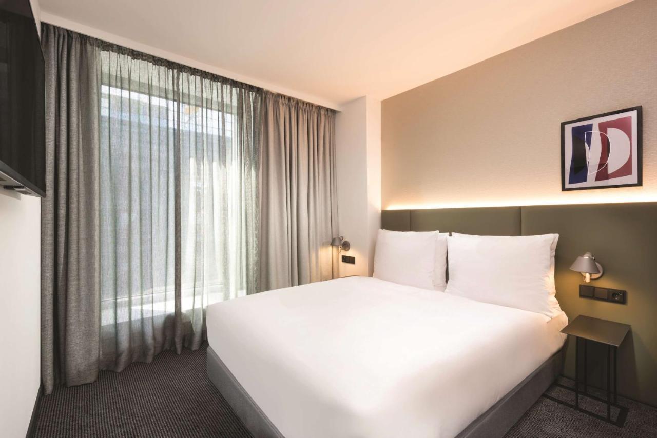 Premier One-Bedroom Apartment
