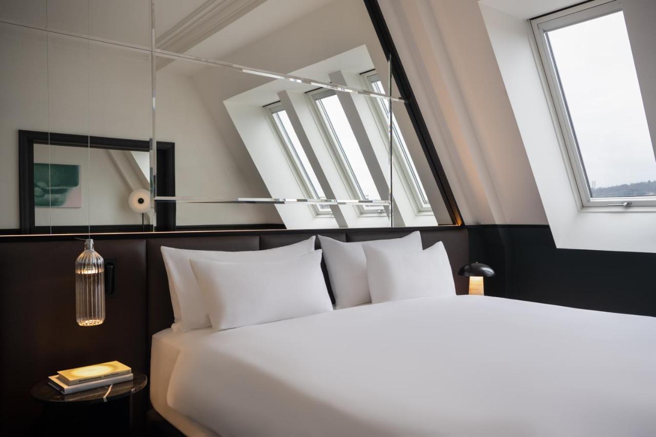 Almanac X Suite with Castle view