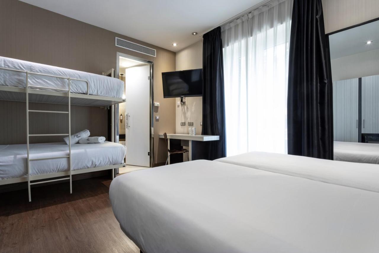 Quadruple Room with City View,1404440789:JPEG