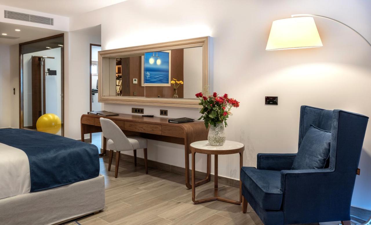 Aqua Marine Suite Waterfront with Outdoor Whirlpool and Gym
