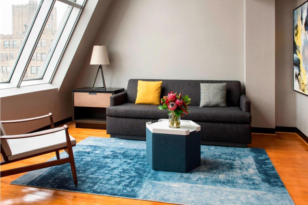 Suite, 1 King, Skyline view, Top floor,1713958803:JPEG