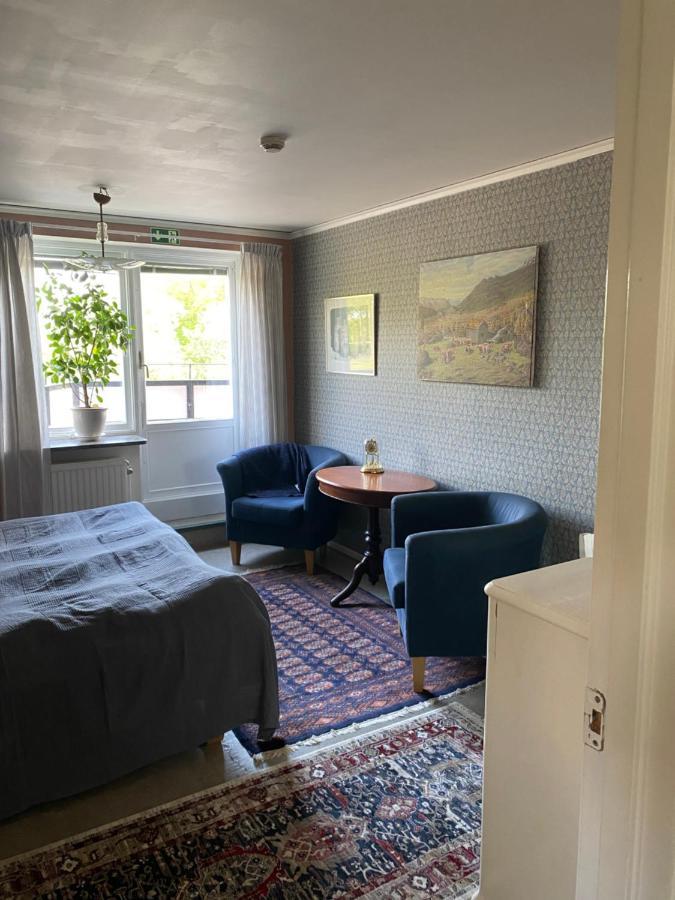 Double or Twin Room with Shared Bathroom,1406329250:JPEG