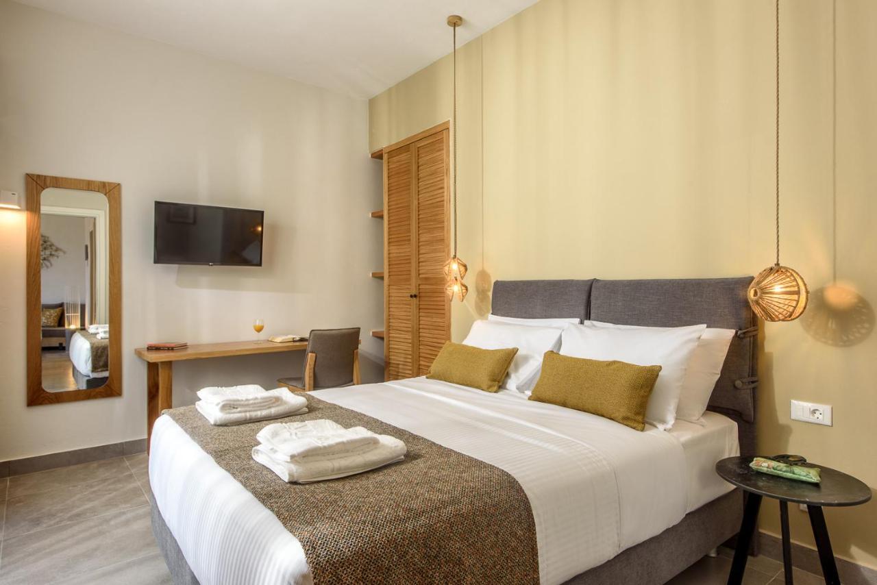 One Bedroom Apartment Inland View