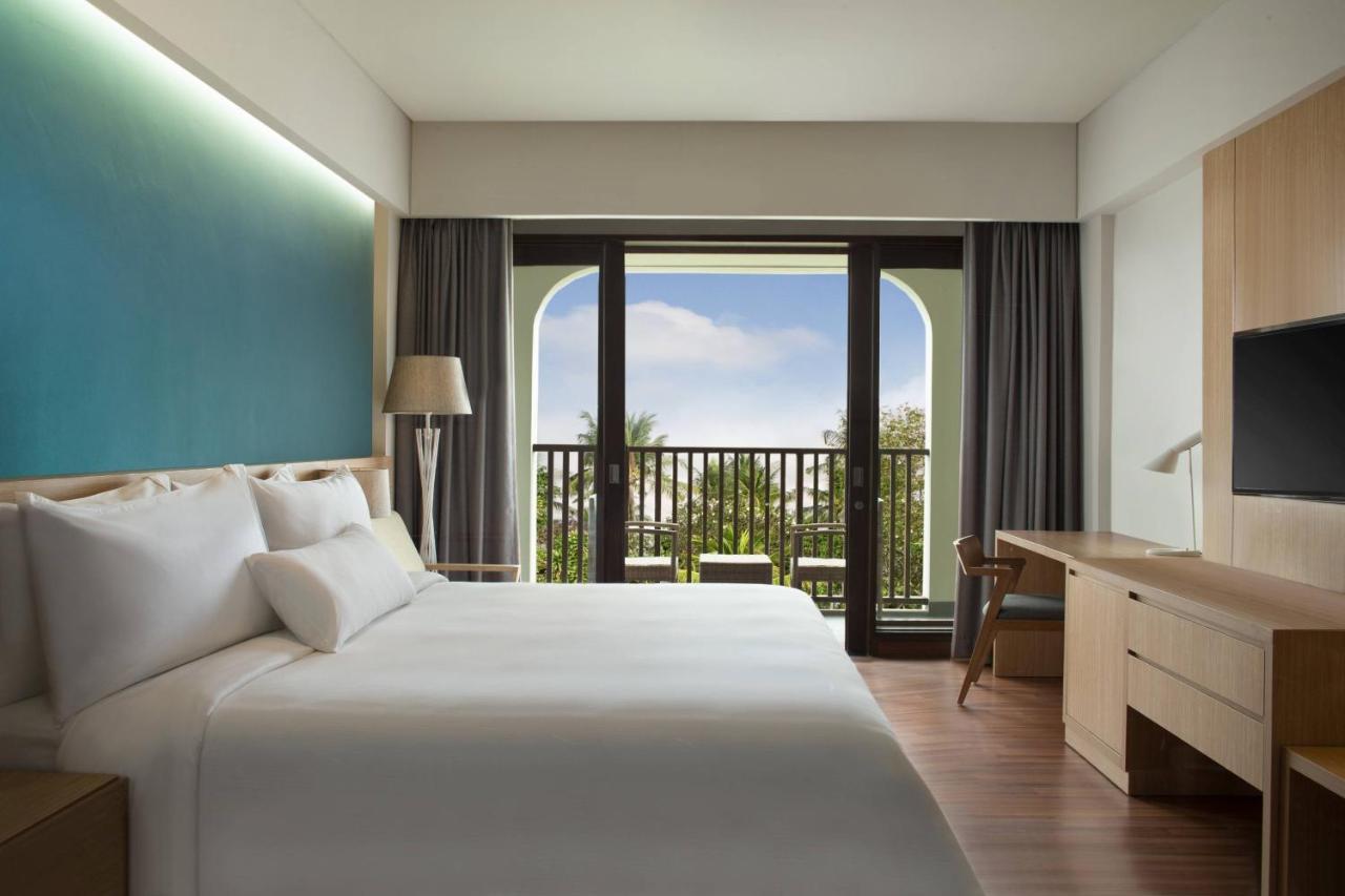 Deluxe Room Guest room 1 King Garden view Balcony Daily Shuttle to Monkey Forest Daily Yoga Bike to borrow Family Activity 24 Hour access to Motion Fitness Center,665534757:JPEG