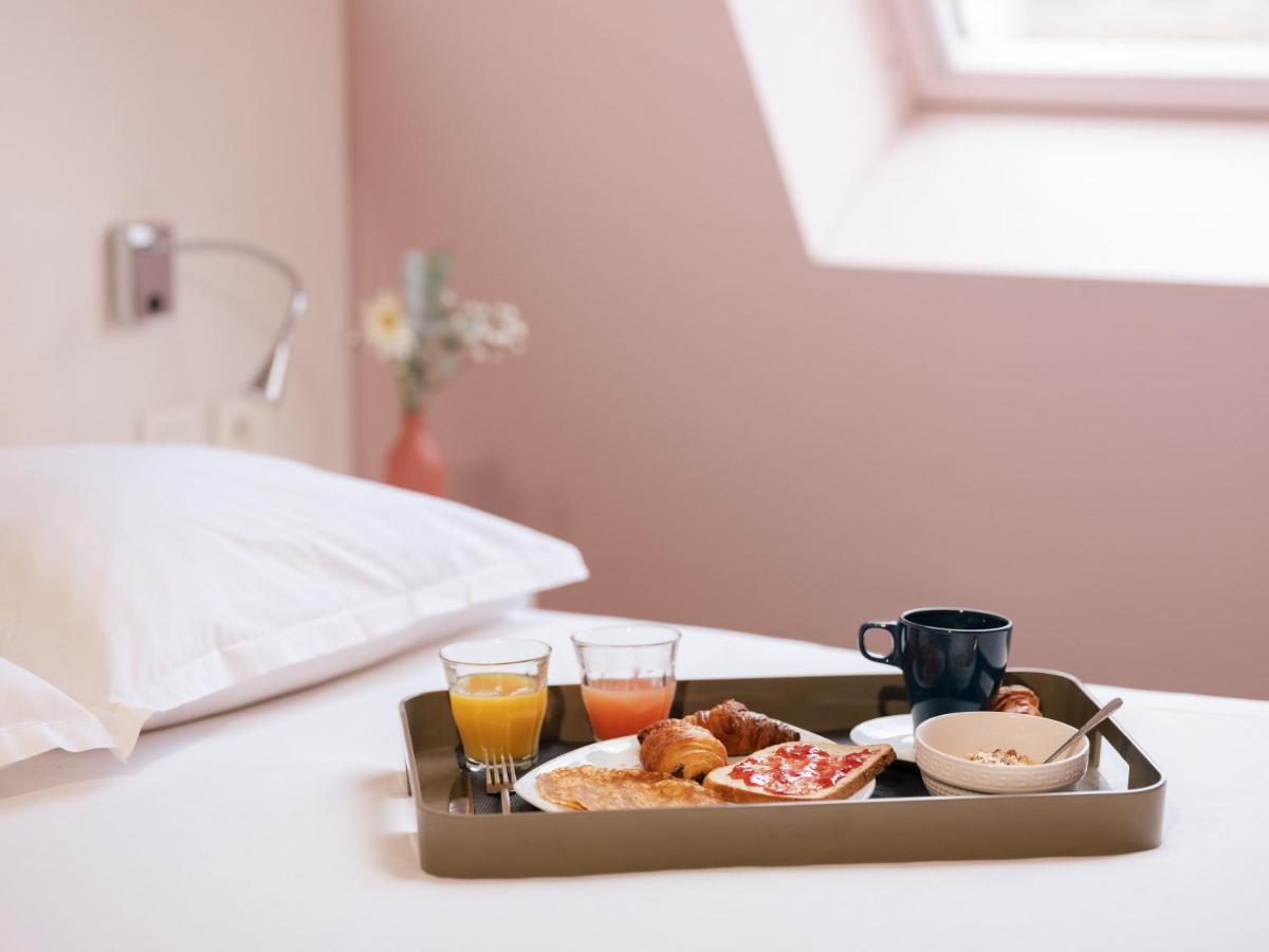 Modern Double Room Echo
