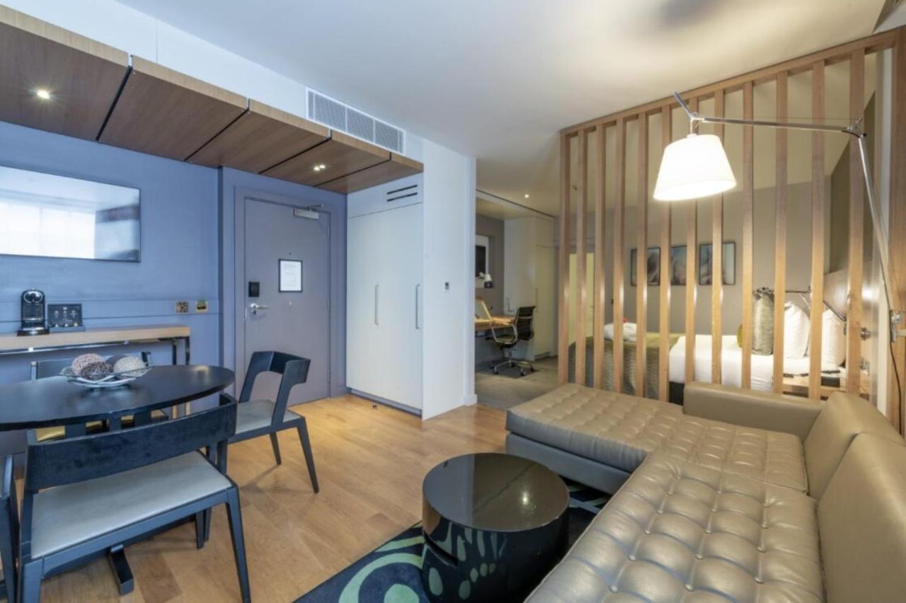 Junior Suite Club Lounge Access