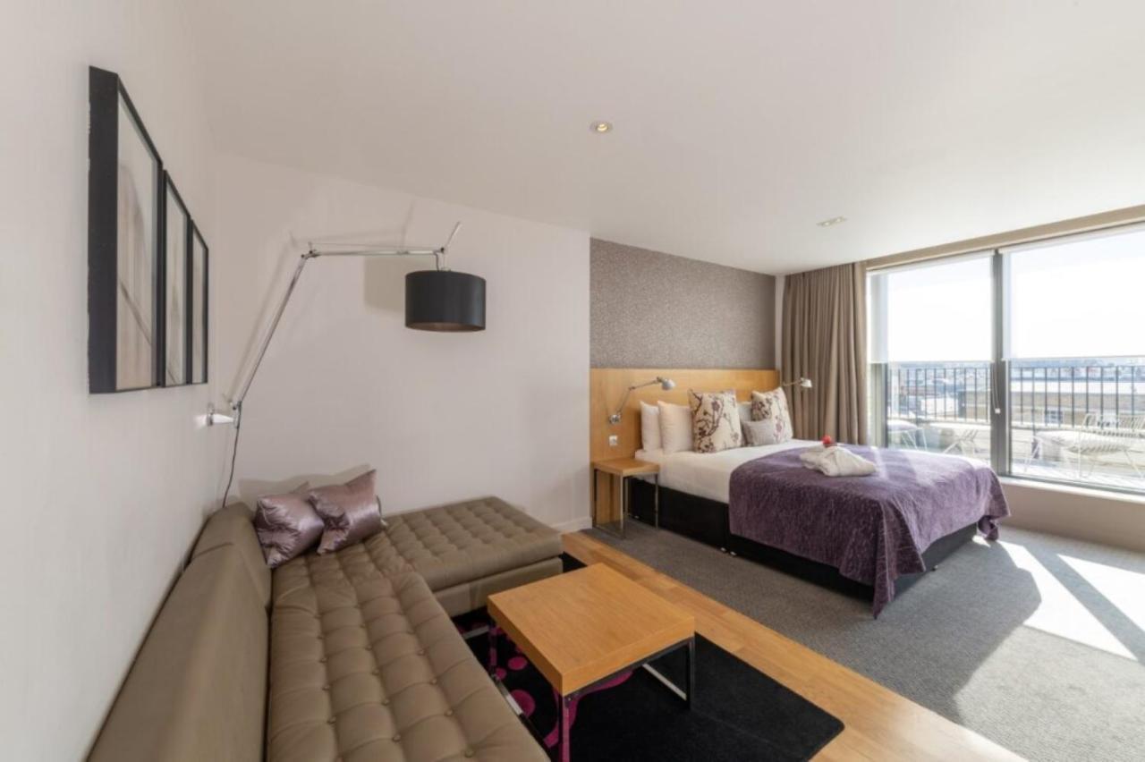Junior Suite Club Lounge Access Balcony