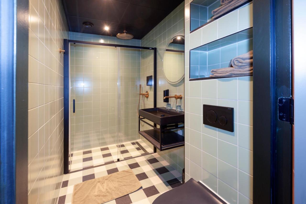 Deluxe Twin Room – Semi-Basement