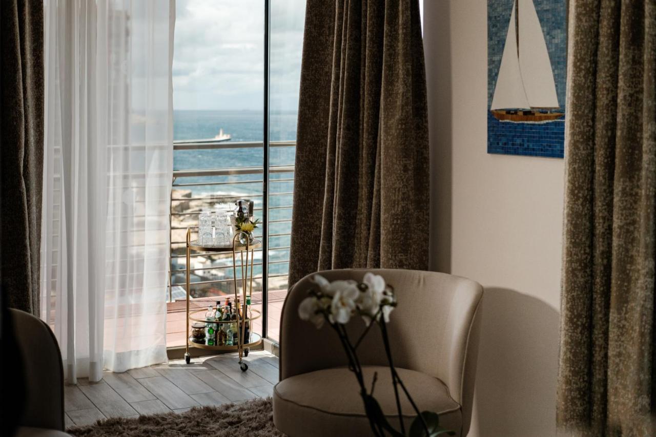 Sunny Corner Suite Sea View