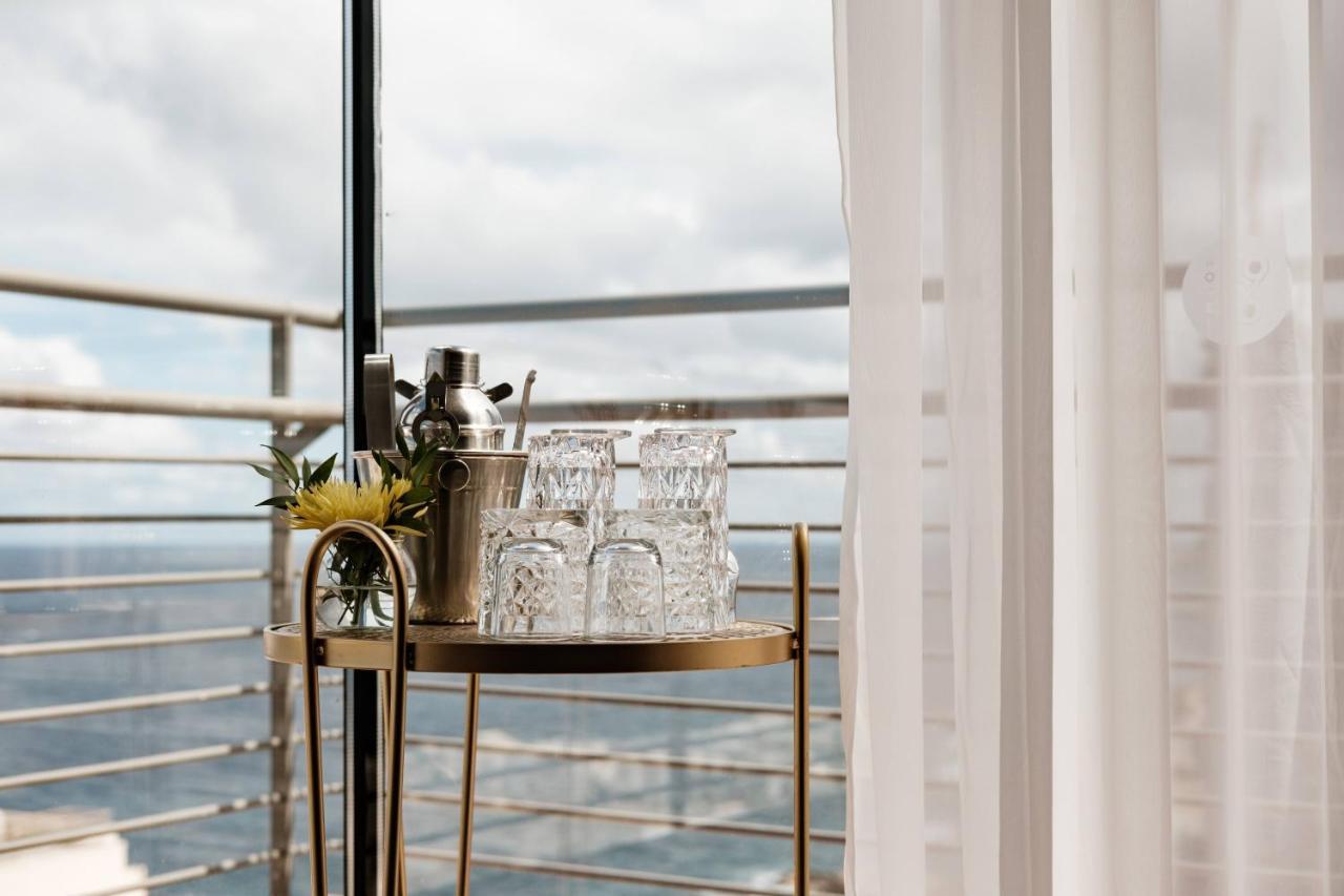 Sunny Corner Suite Sea View