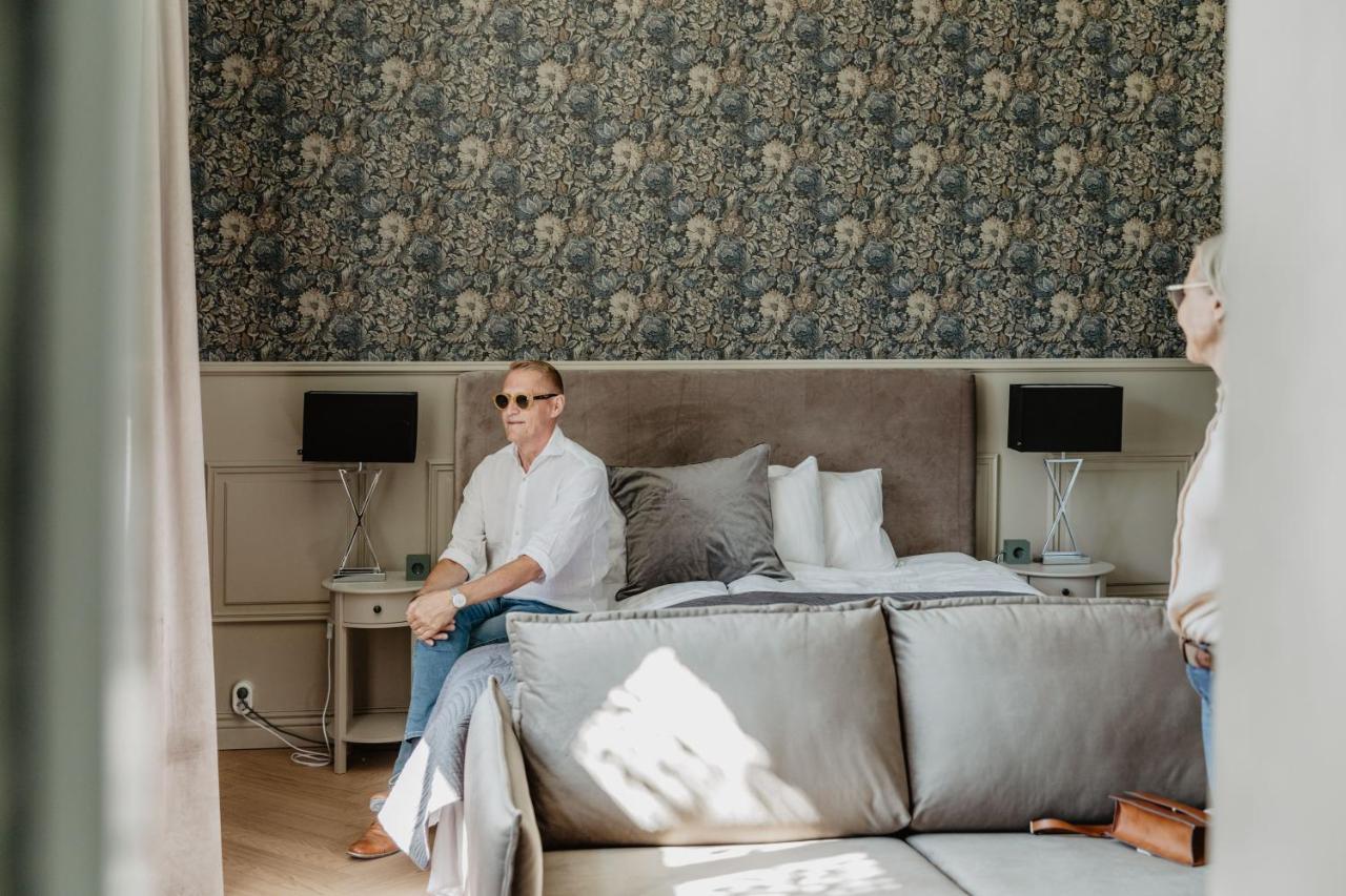 Dubbelrum med utsikt över trädgården