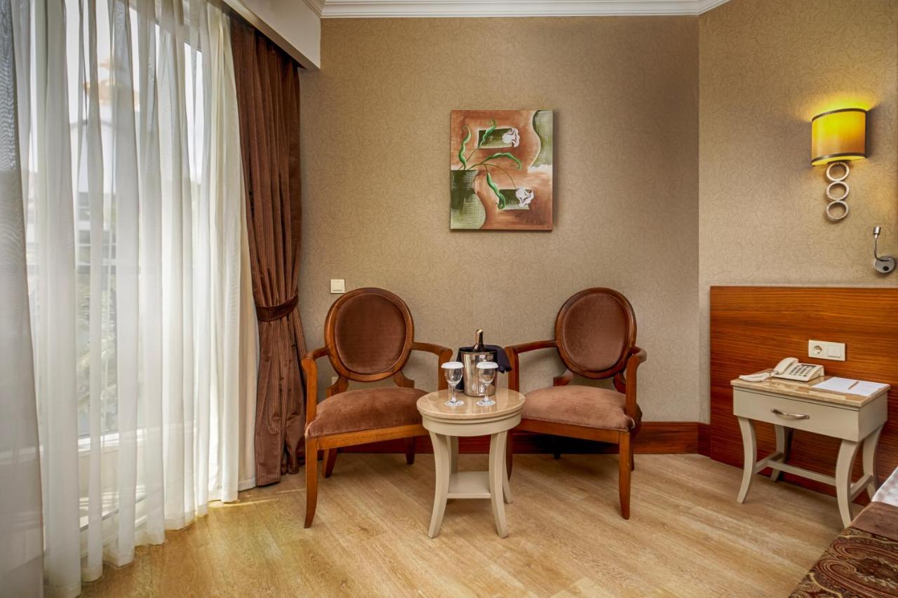 Triple Room with Pool View,1559114659:JPEG