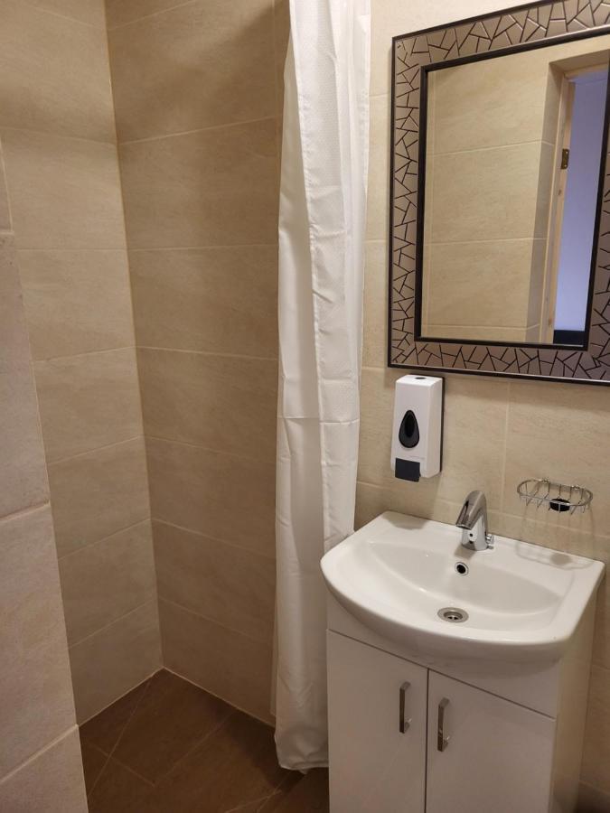 Twin Room Shower