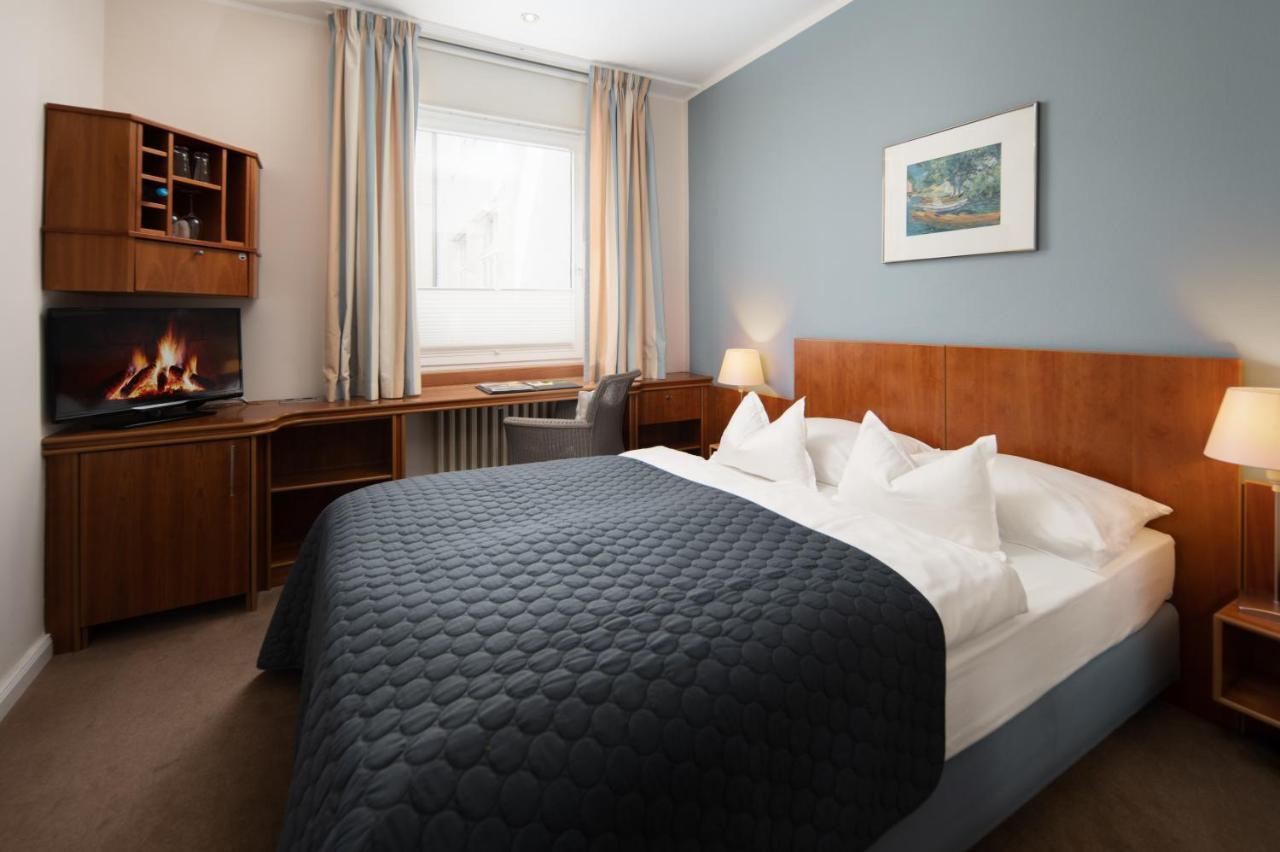 Small Double Room,1427126410:JPEG