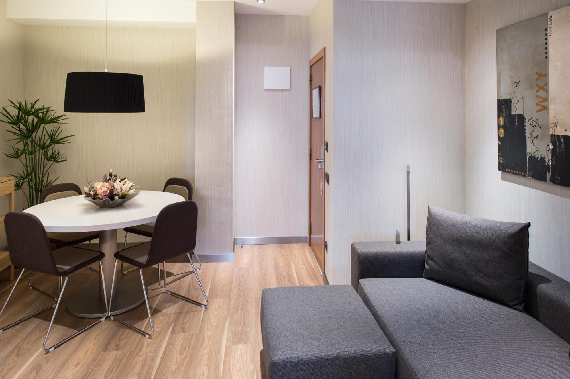 Suite Room,1432120840:JPEG