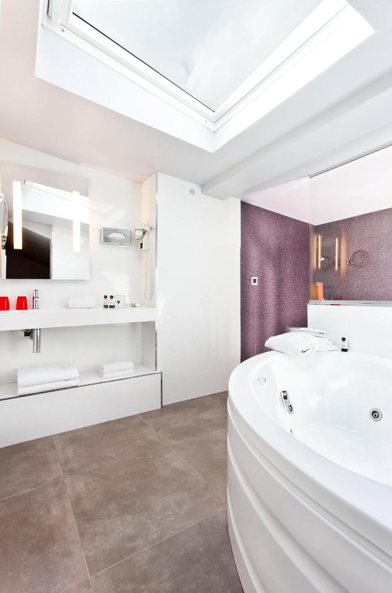 Junior Suite Spa Bath
