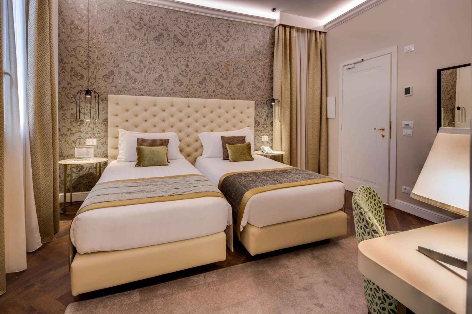 Superior Queen Room Canal view