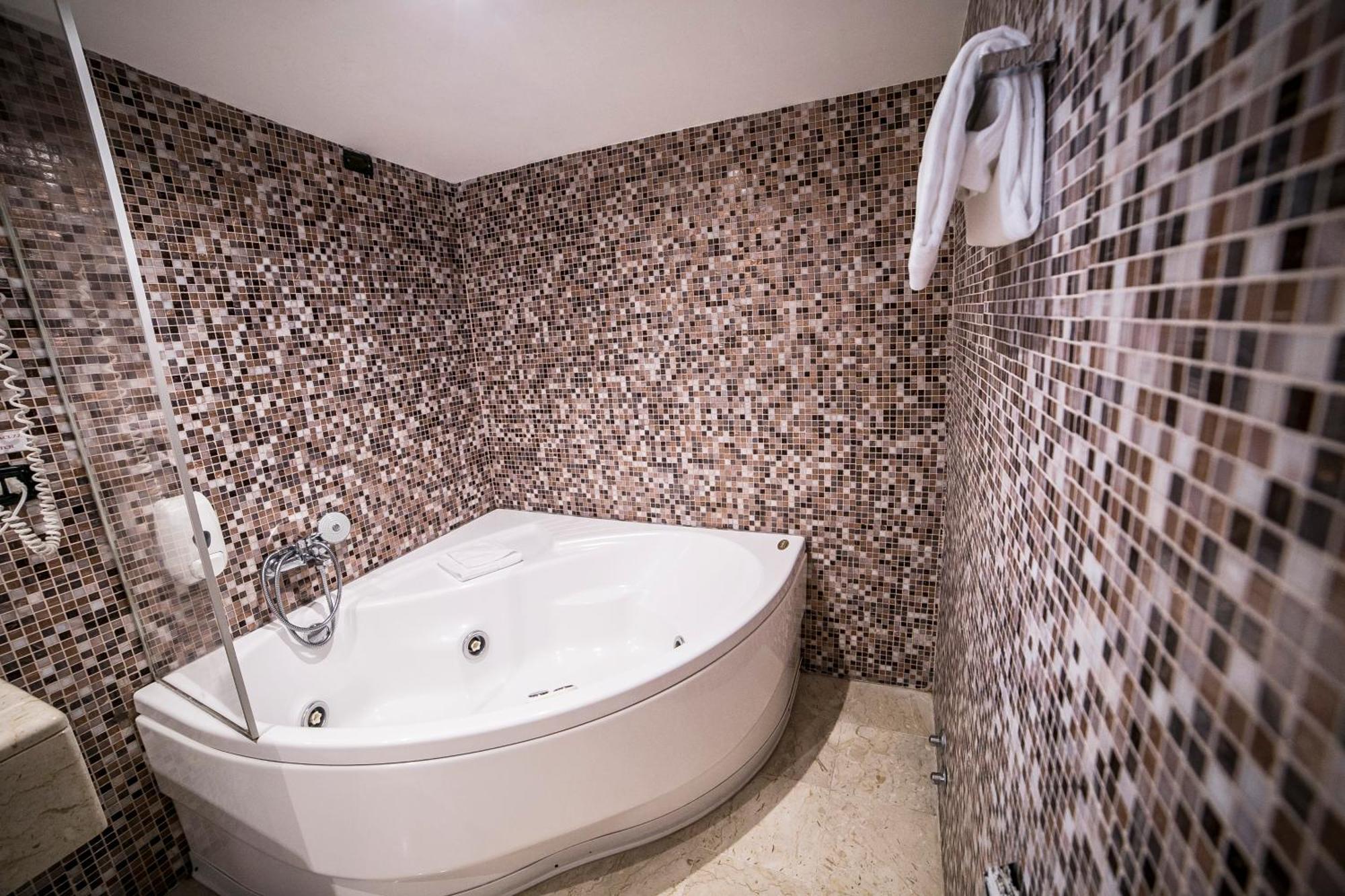 Deluxe Double Room Spa Bath