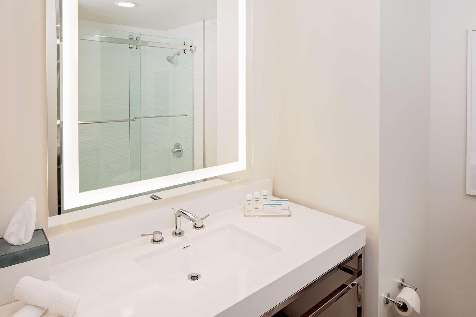 Balcony King Suite with Bay View,1434431506:JPEG