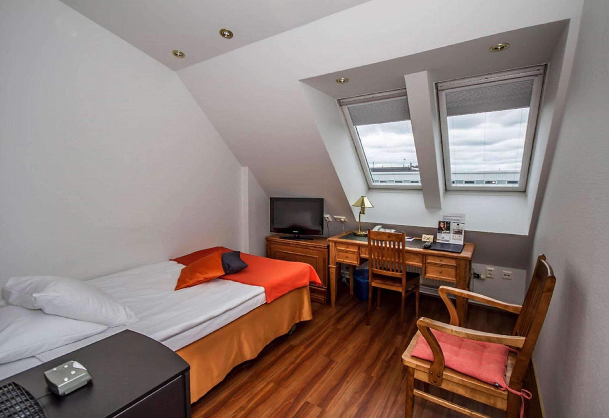 Single Room,1588056113:JPEG