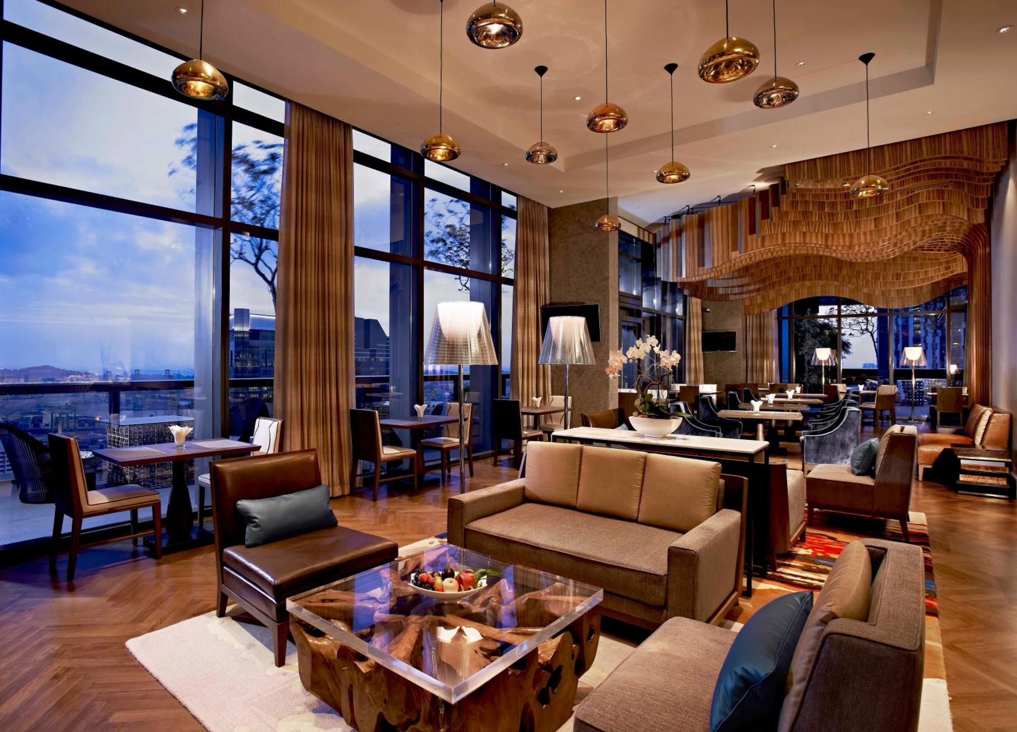 Club King or Twin Room Club Benefits Complimentary Mini Bar & Higher Floor