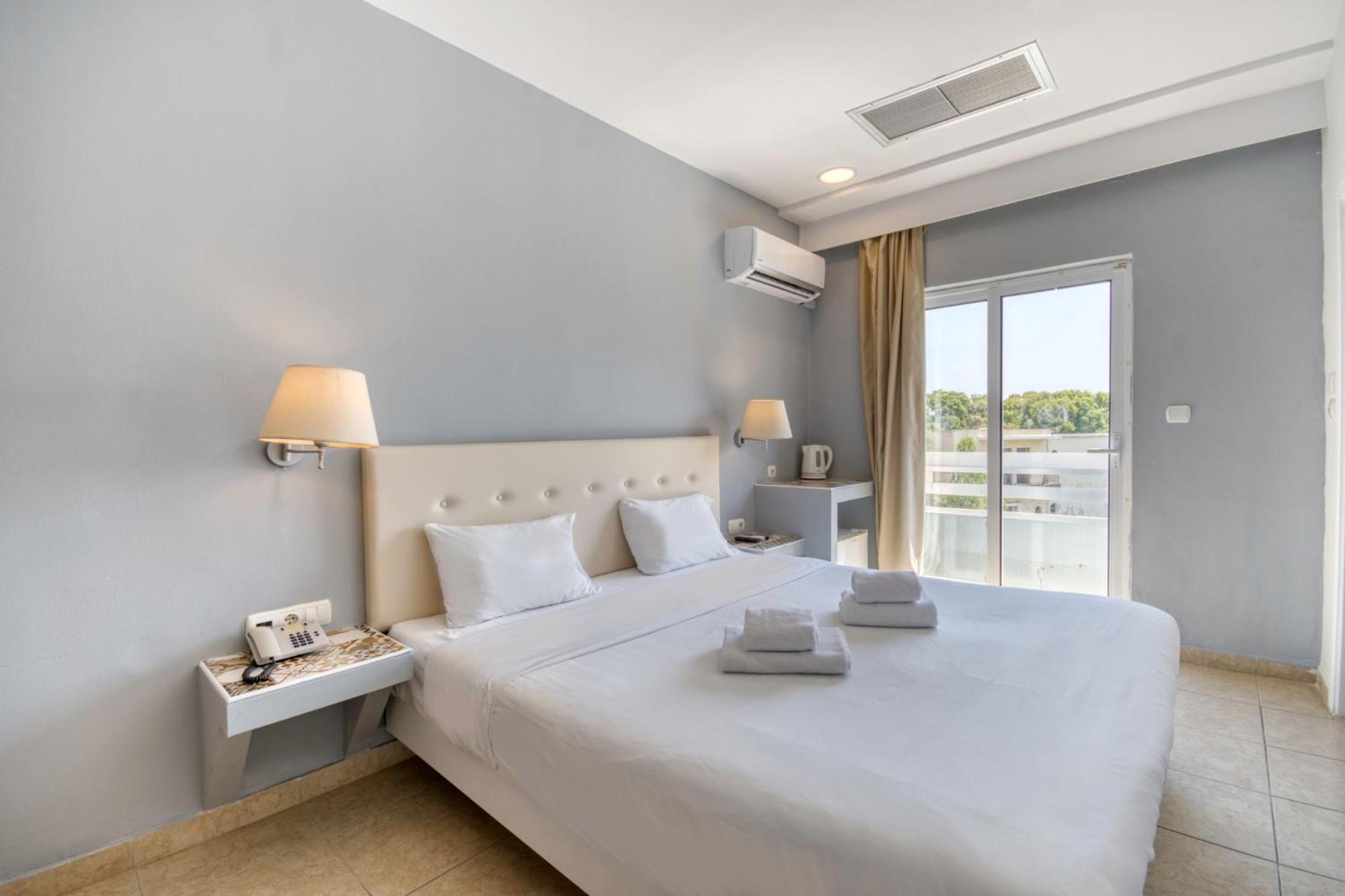 Double Room,1436559619:JPEG