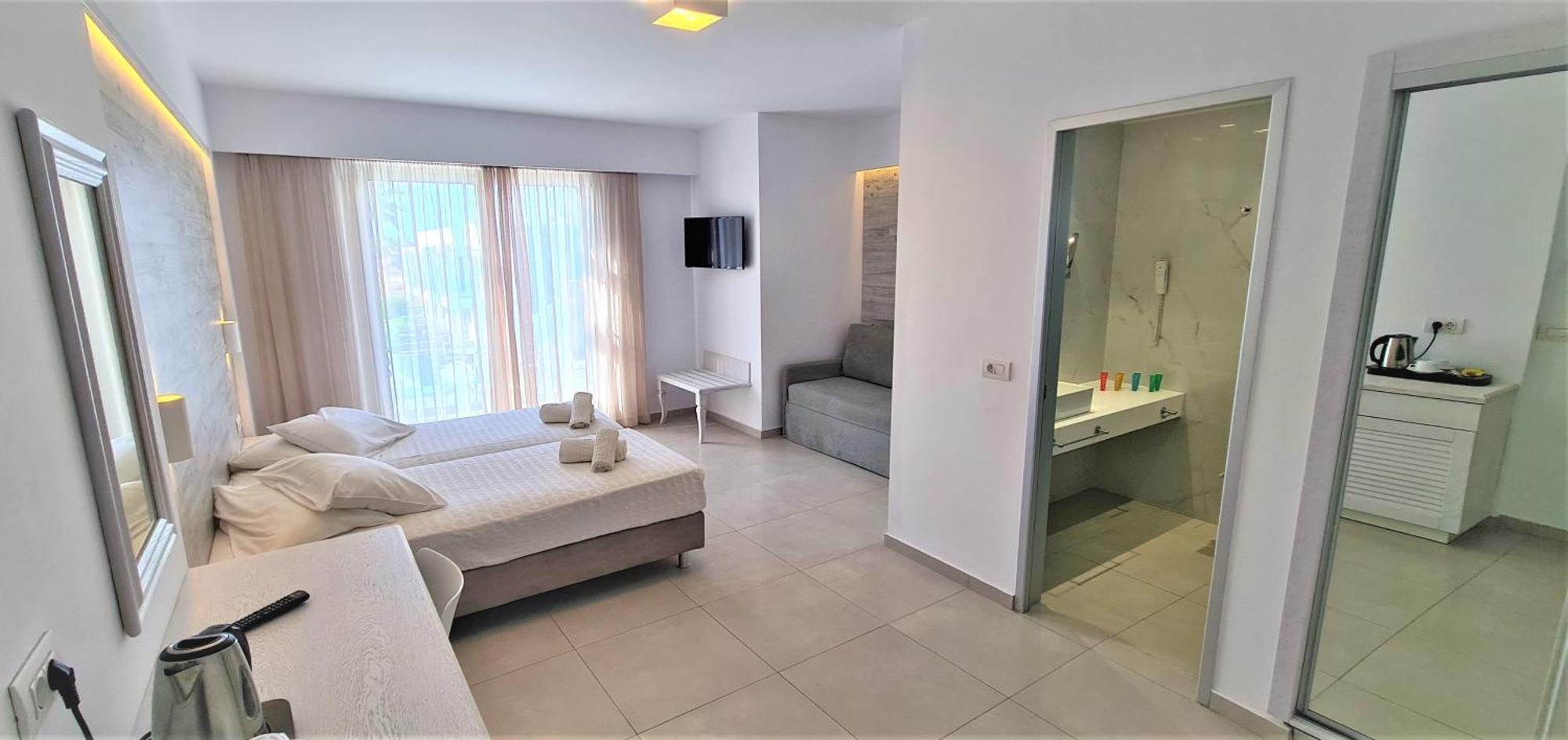 Deluxe Junior Suite Pool View