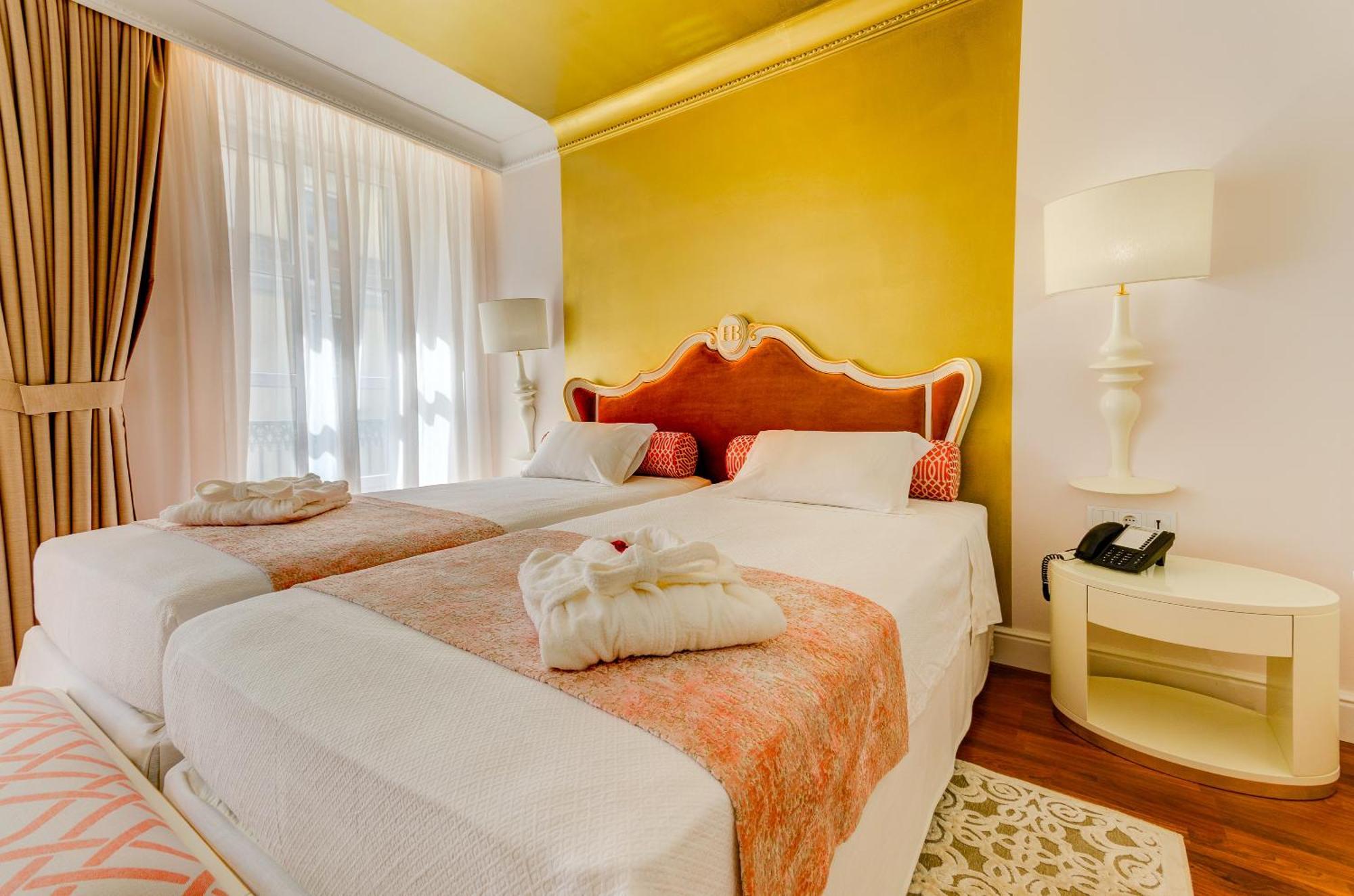 Superior Twin Room Chiado View