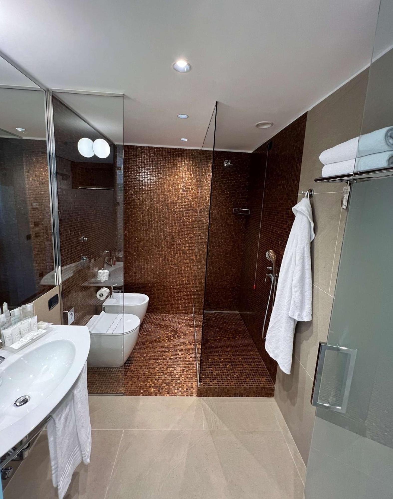 Comfort Queen Room