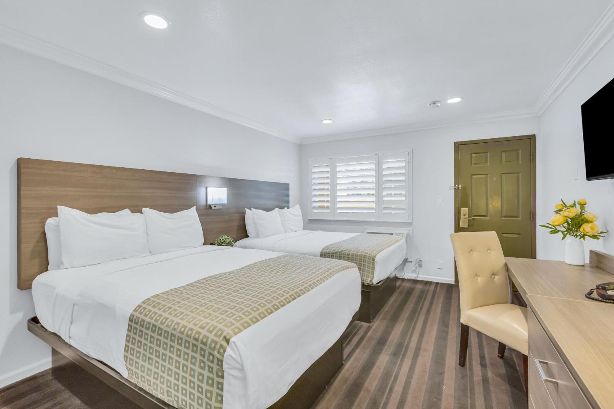 Two Double Beds Non-Smoking,1439555221:JPEG