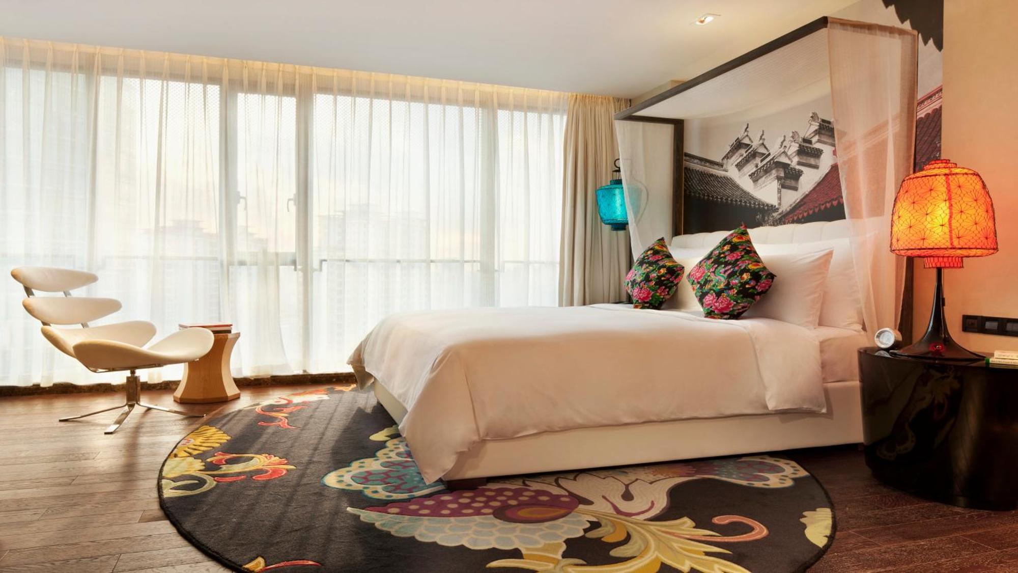 Rom Premium med king-size-seng og elveutsikt