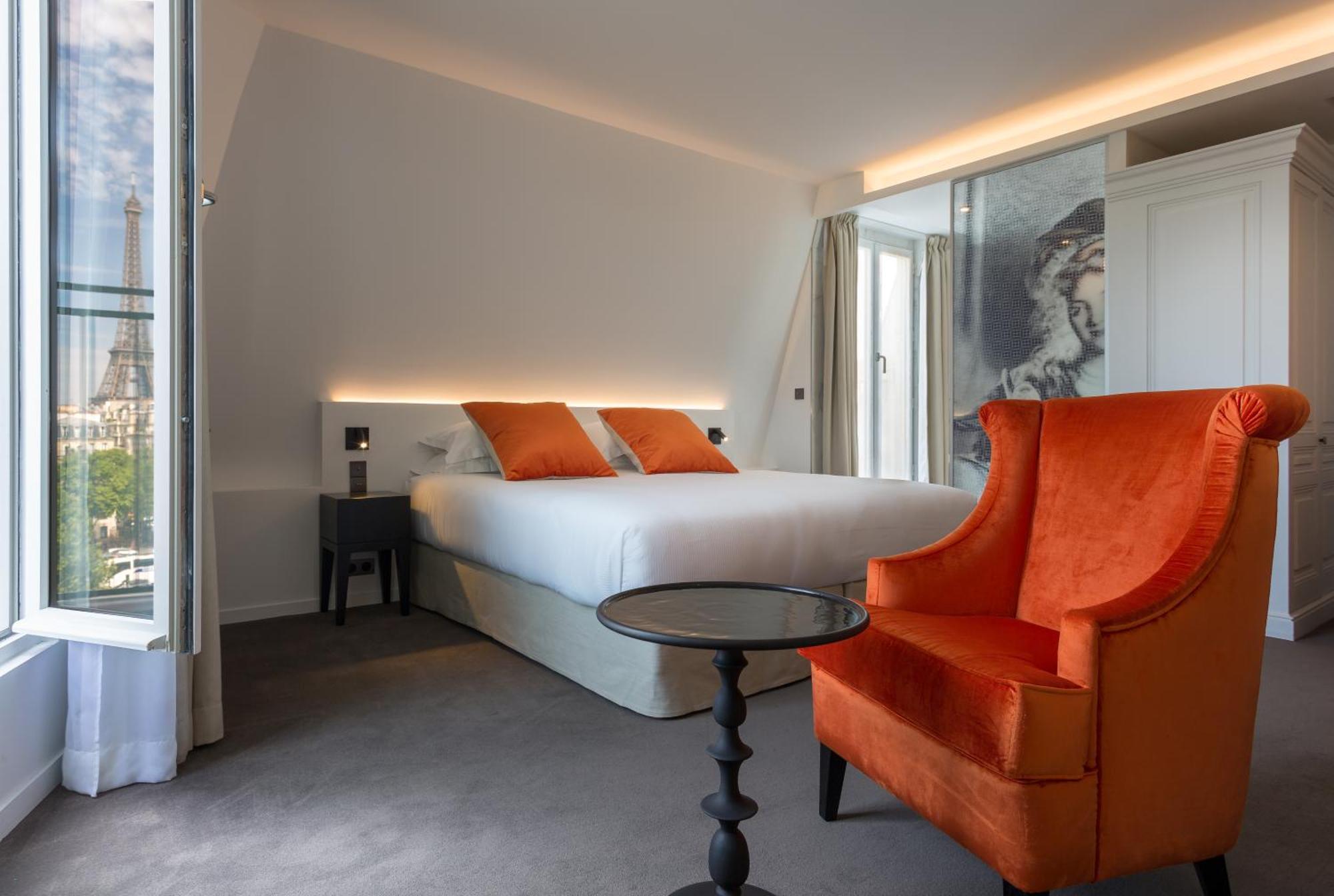 Junior Suite Royal Eiffel Tower Front View