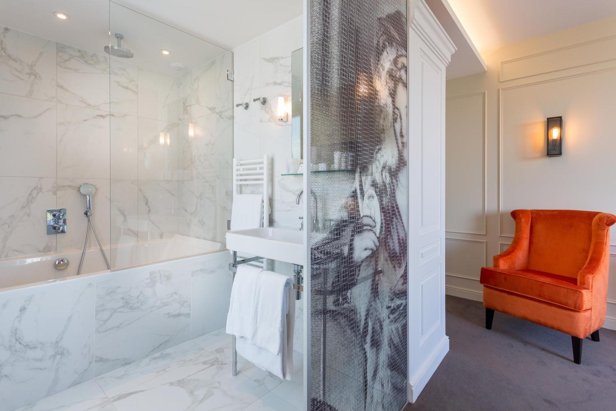 Junior Suite Royal Eiffel Tower Front View