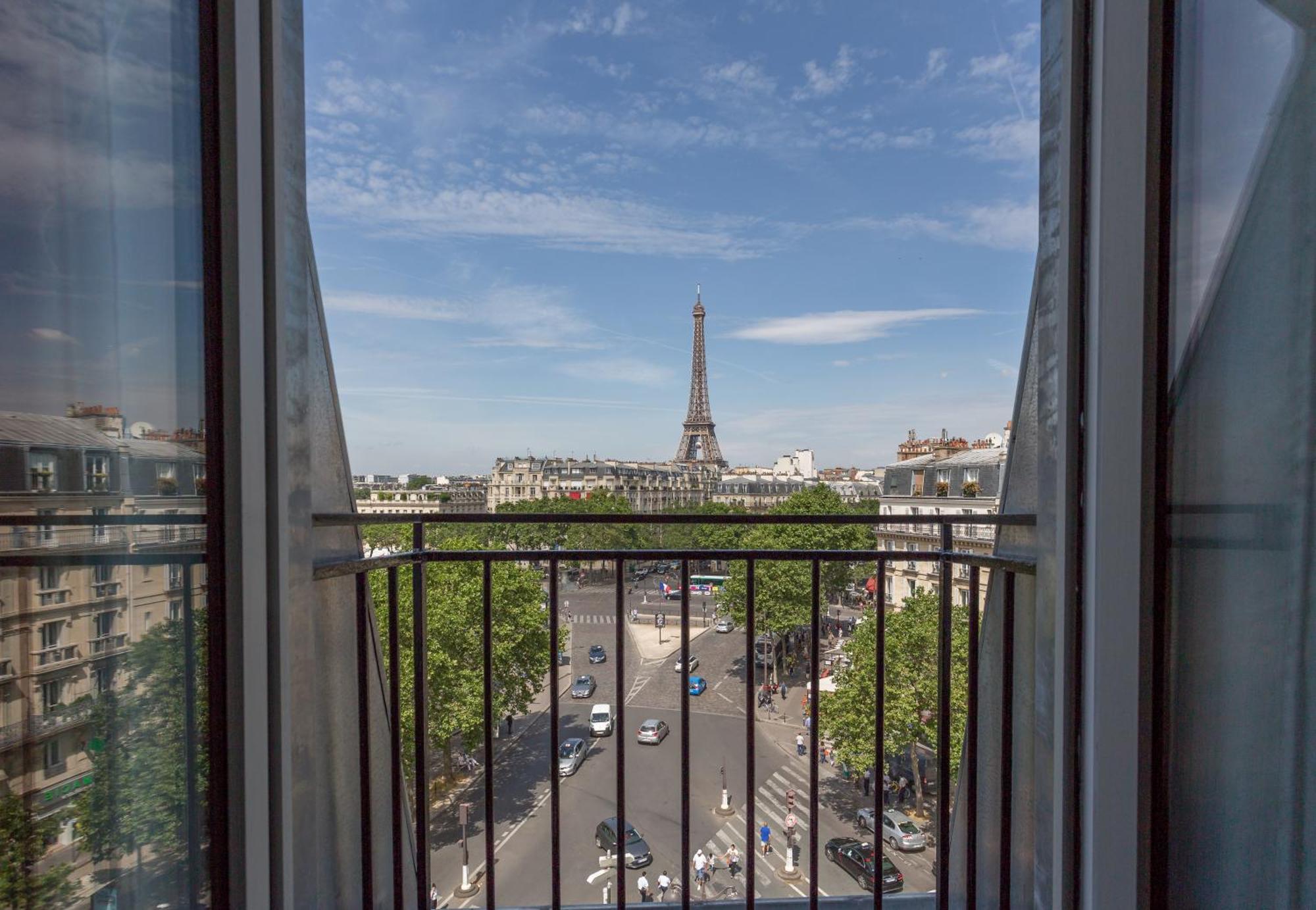 Junior Suite Royal Eiffel Tower Front View