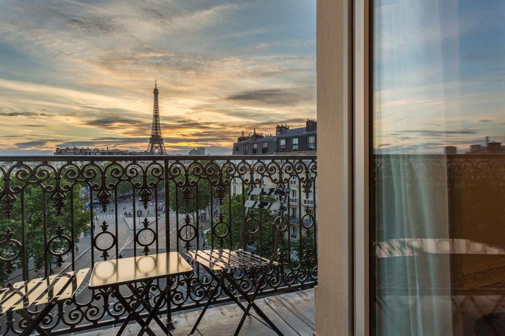 Prestige Double Room Comtesse Eiffel Tower Front View Balcony