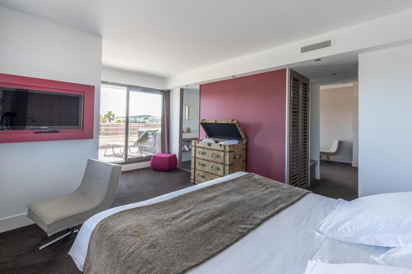Luxury Suite,1445015110:JPEG