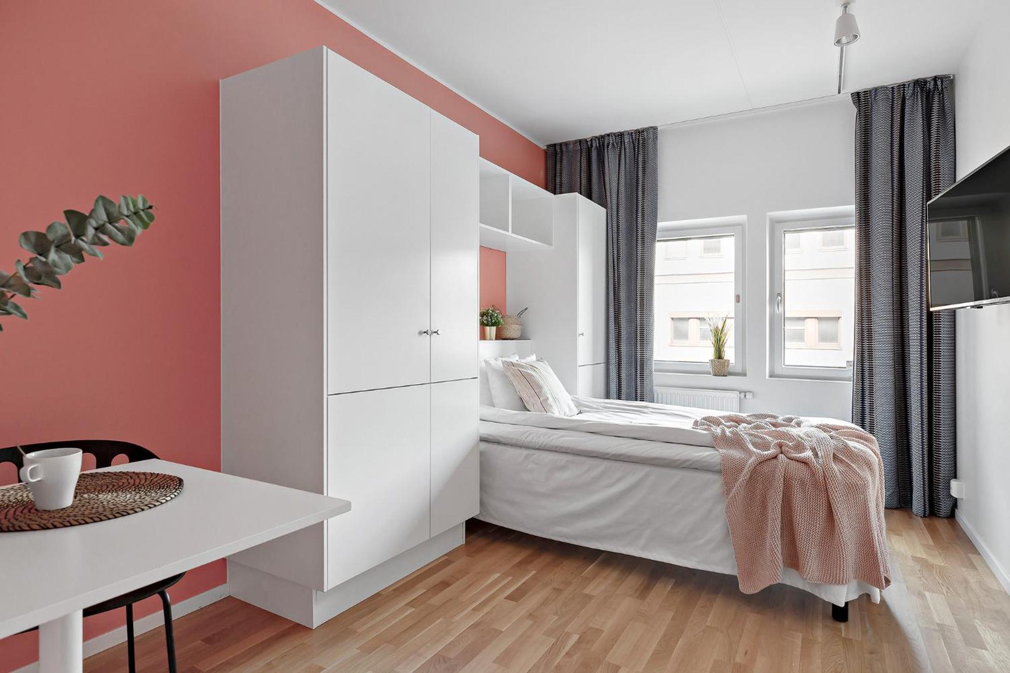 Studio Single