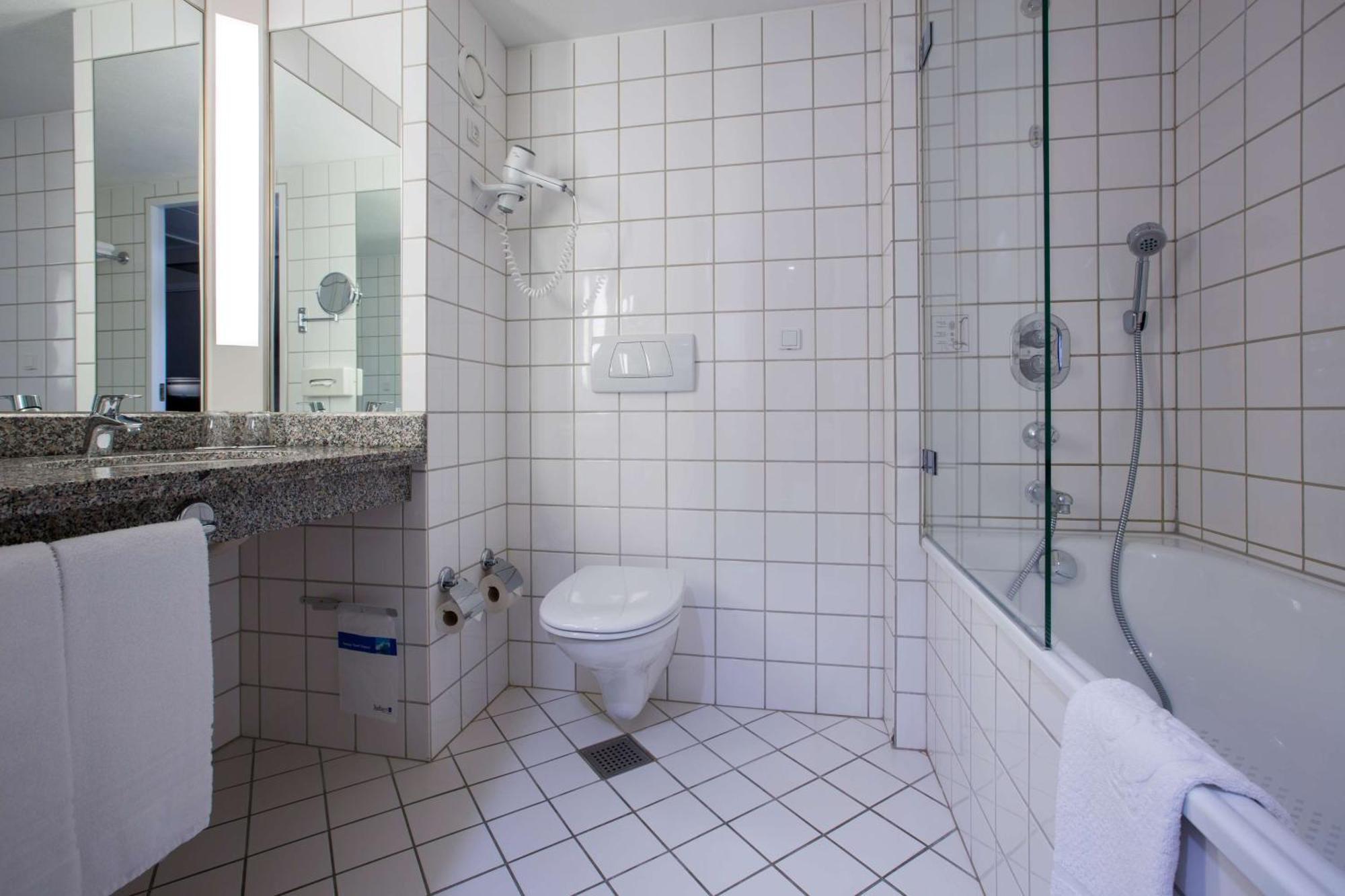 Family Room,1448172034:JPEG