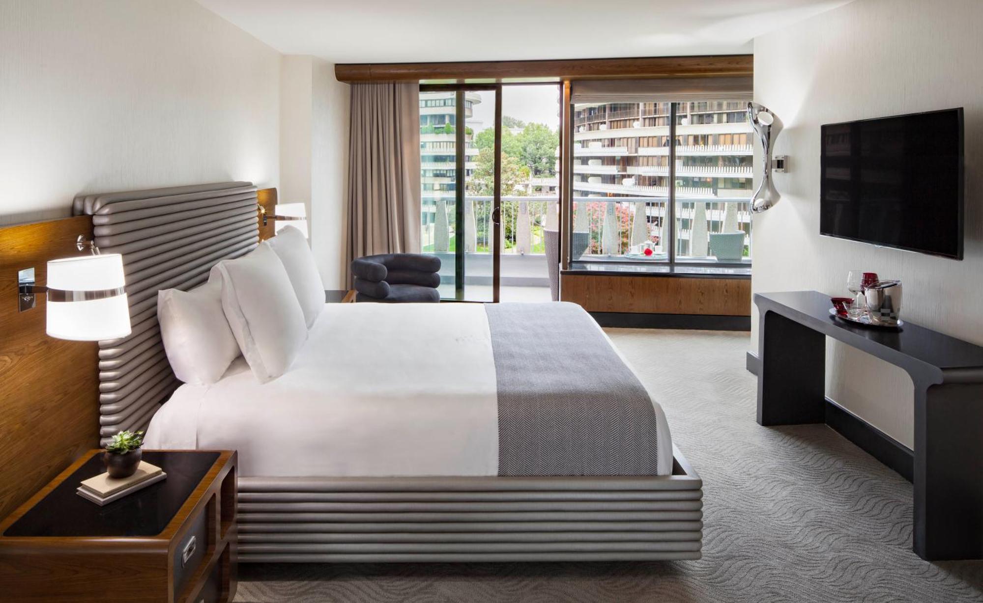 Deluxe King with Balcony,1500635209:JPEG