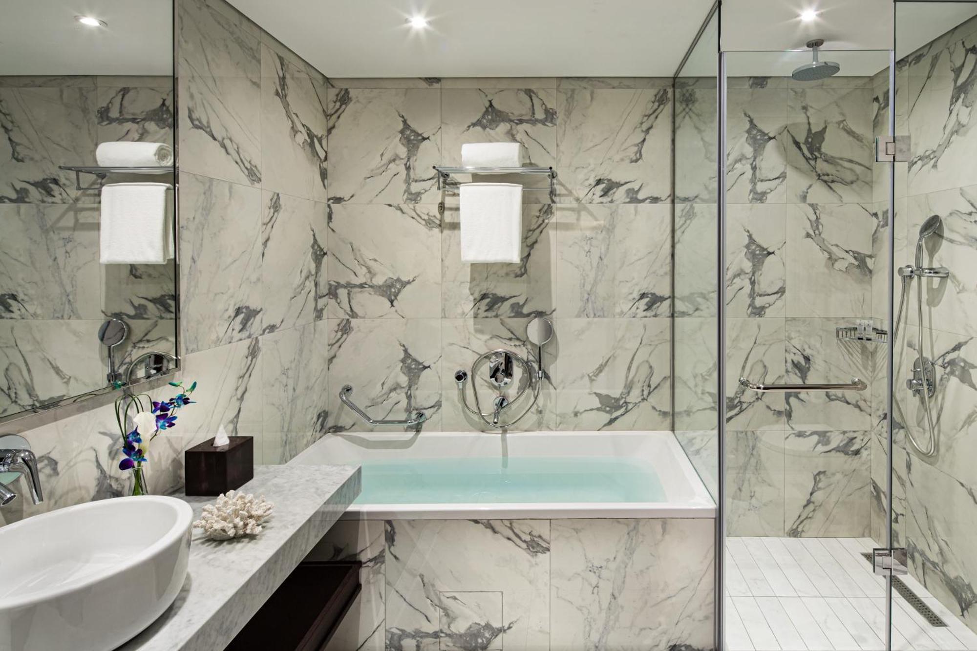Club Room Twin bed High Floor Club Lounge Access
