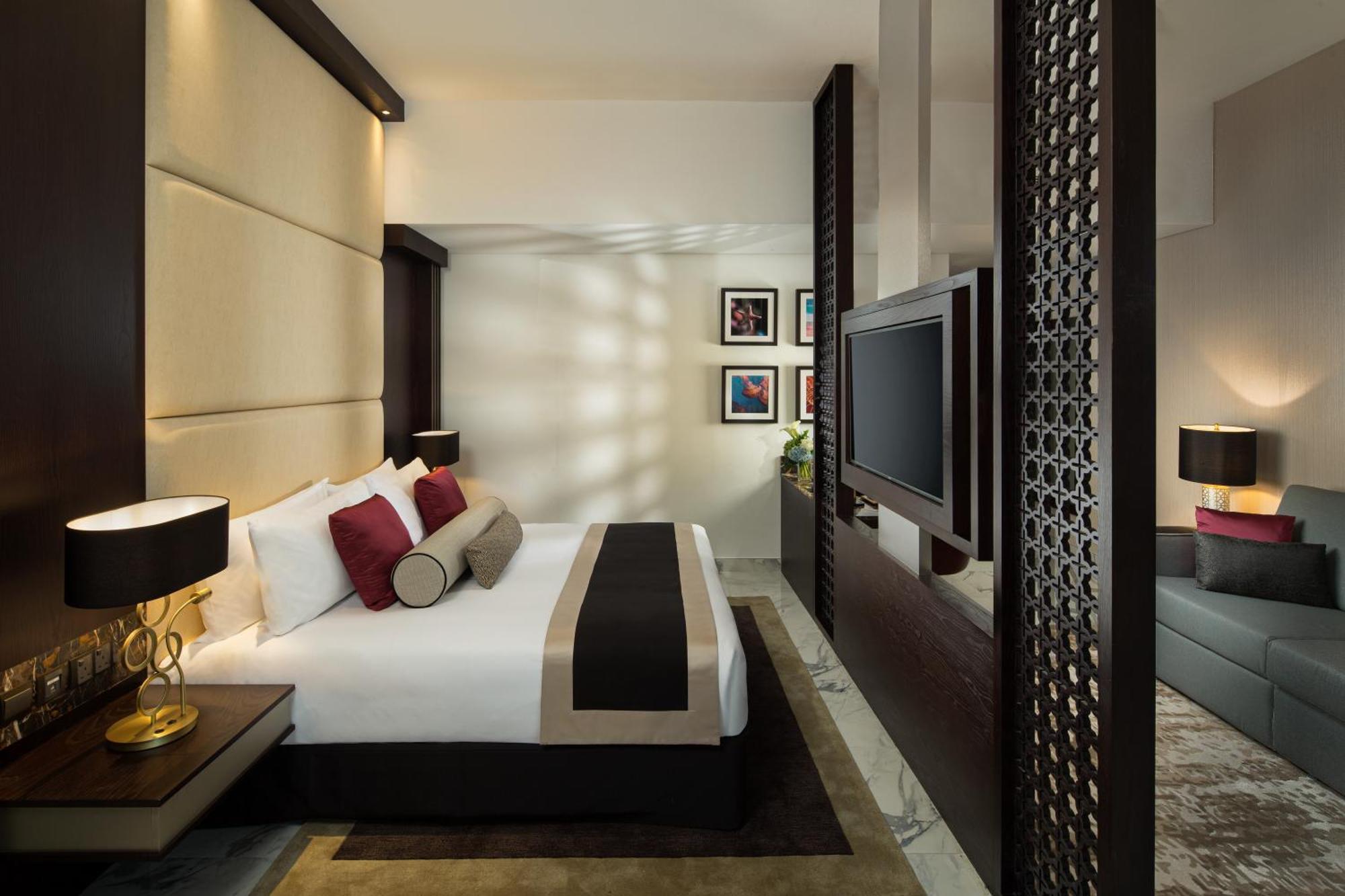 Executive Place Balcony including Soluna Beach Club Access on Palm Jumeirah early check at 11am late check out at 4pm on Food & Beverage valid until 30th September 2026